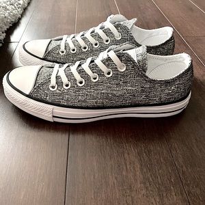 CONVERSE Women’s Silver Low-Top Sneakers🌻NEW🌻
